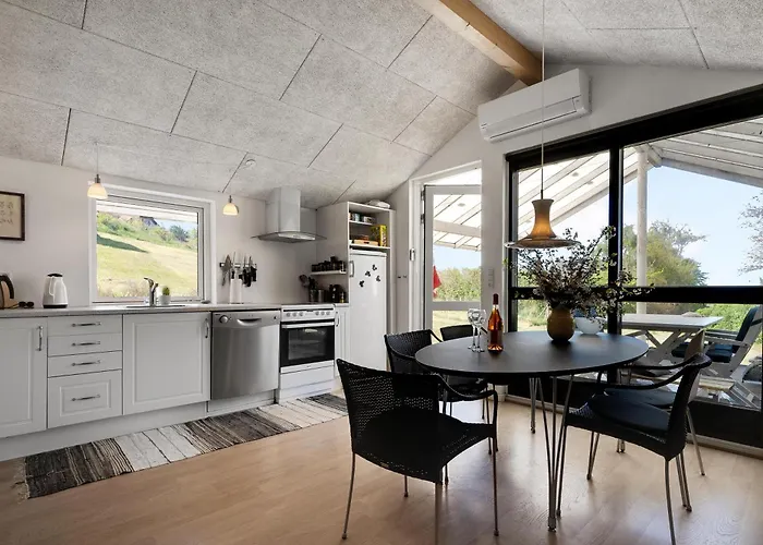 Amazing In With 3 Bedrooms And Wifi Дом отдыха